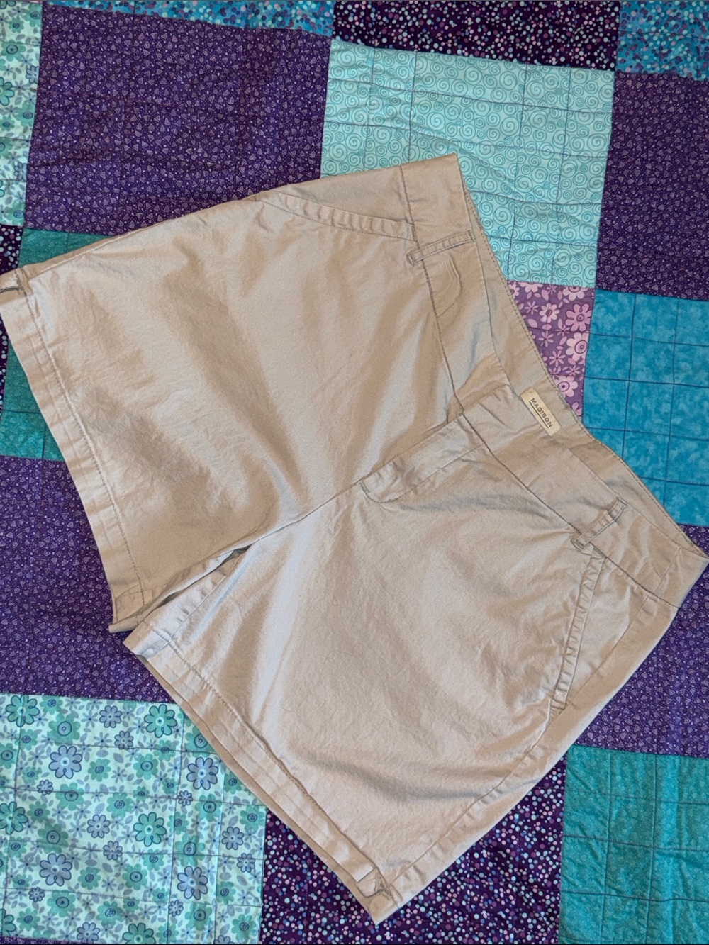 Madison Beige khaki shorts size 12
